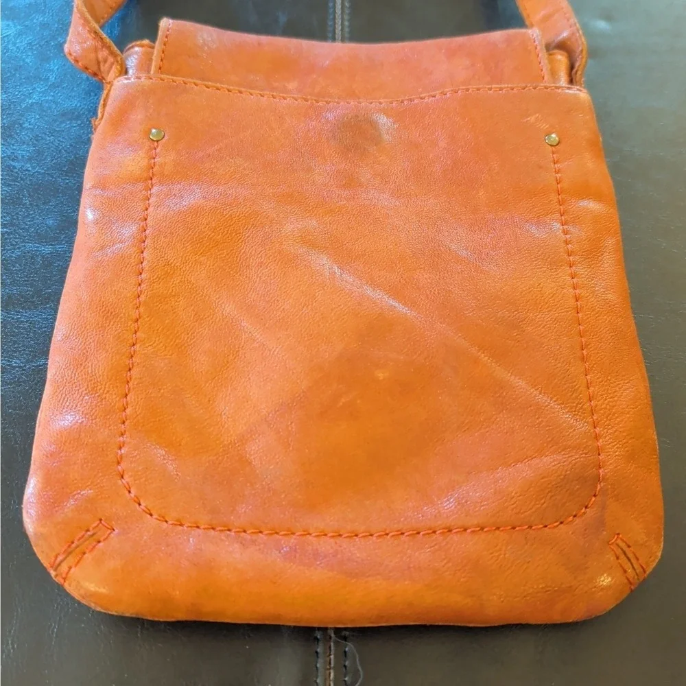 Vintage Hobo International Soft Orange Brown Leather Crossbody PurseRead